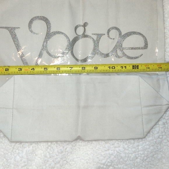 Vogue subscription tote - Picture 1 of 6